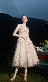 MIDIKLEID MIT PAILLETTEN UND SCHMETTERLINGEN